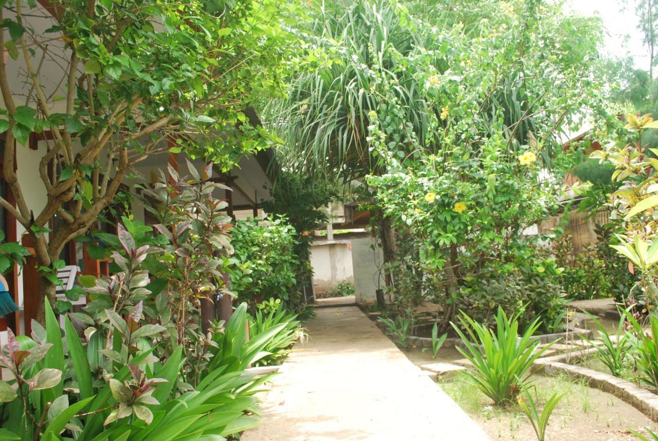 Gili Smile Bungalow Гили Траванган Экстерьер фото