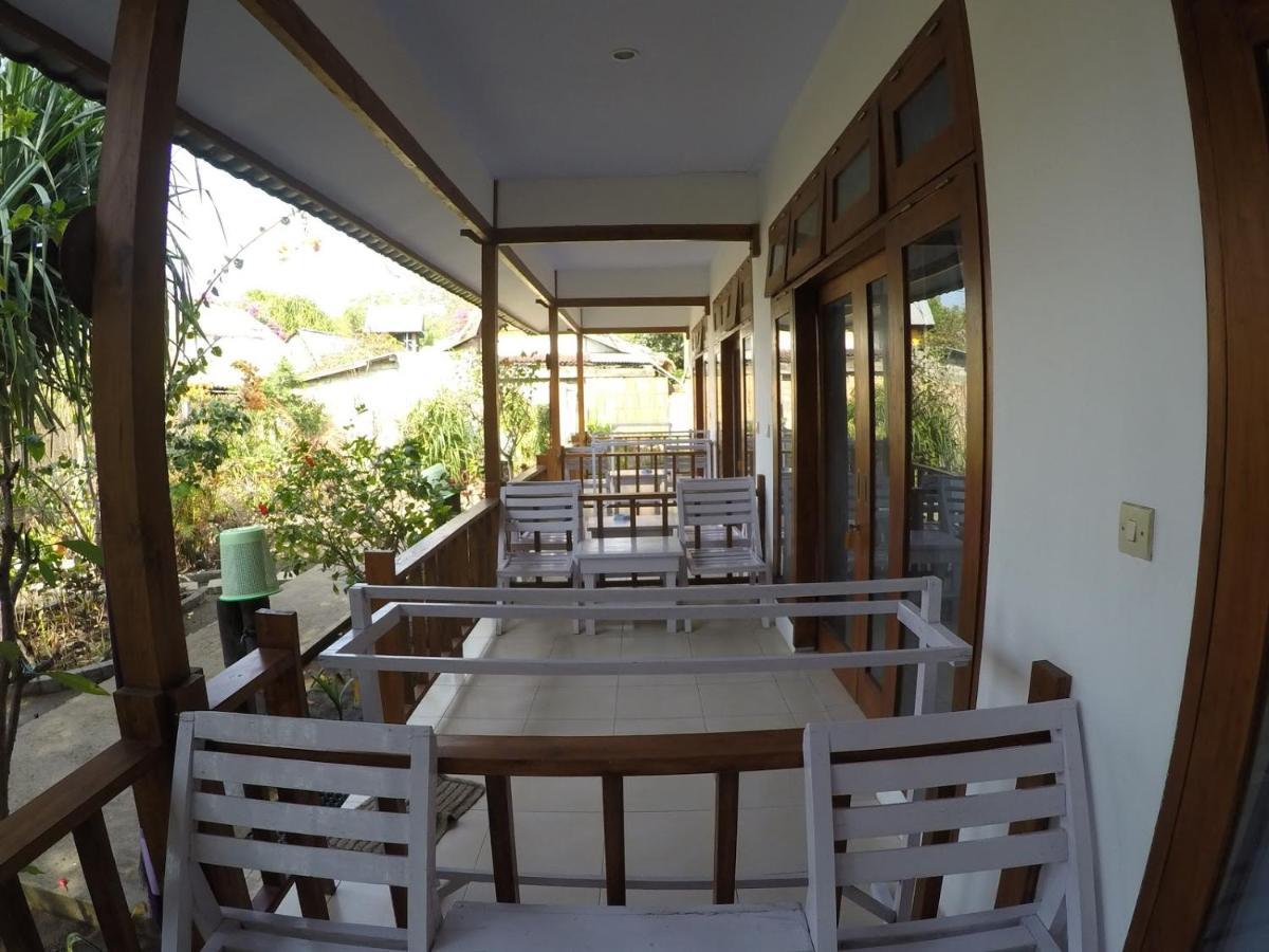 Gili Smile Bungalow Гили Траванган Экстерьер фото