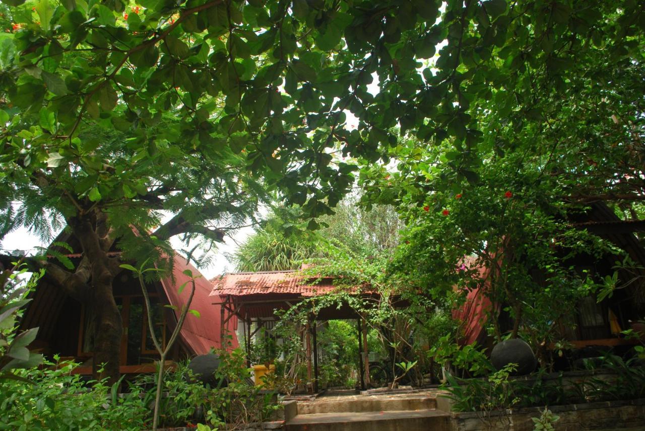 Gili Smile Bungalow Гили Траванган Экстерьер фото