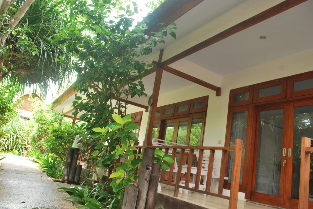 Gili Smile Bungalow Гили Траванган Экстерьер фото